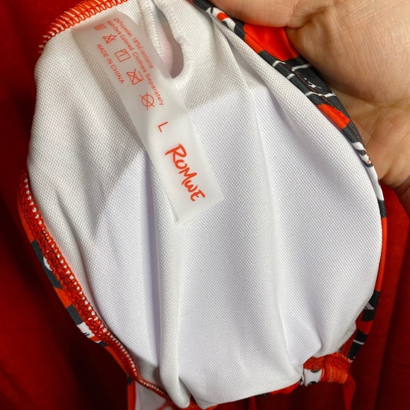 ❤️🖤 2 piece red and black crop top and shorts set❤️🖤 - Picture 4 of 9